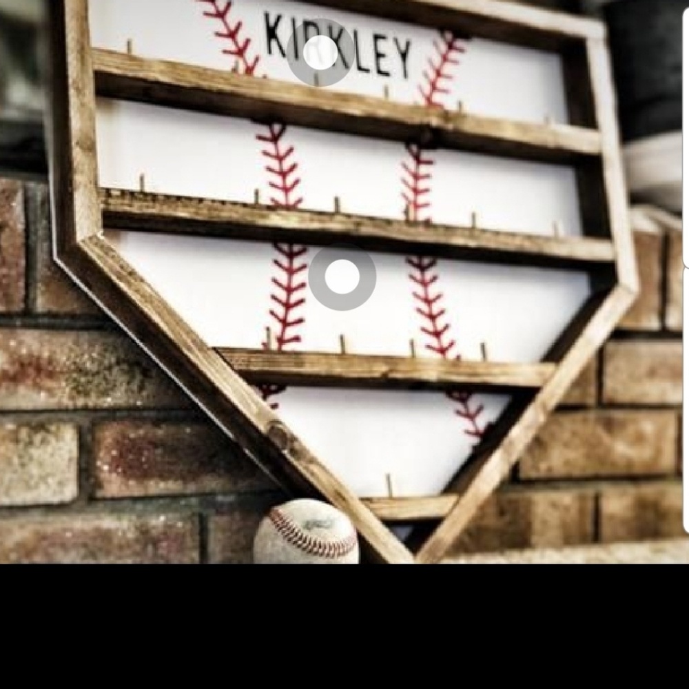 Pallet baseball signs
